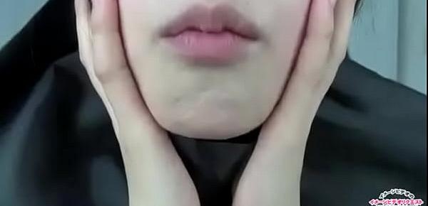  Saliva-covered tongue